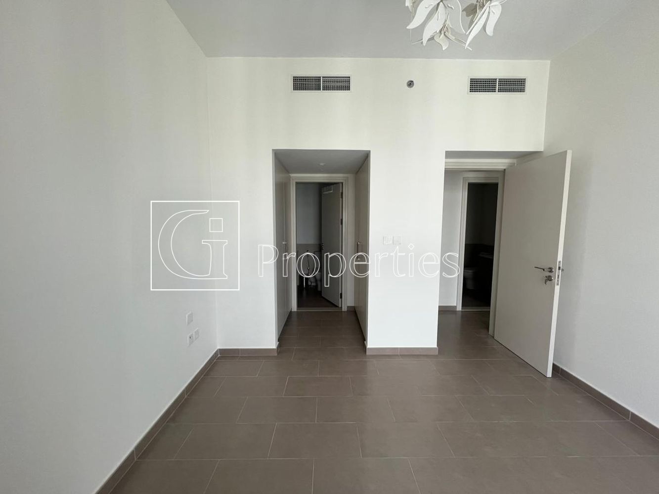 Spacious & Bright | Vacant Unit | Open to Offers - 7