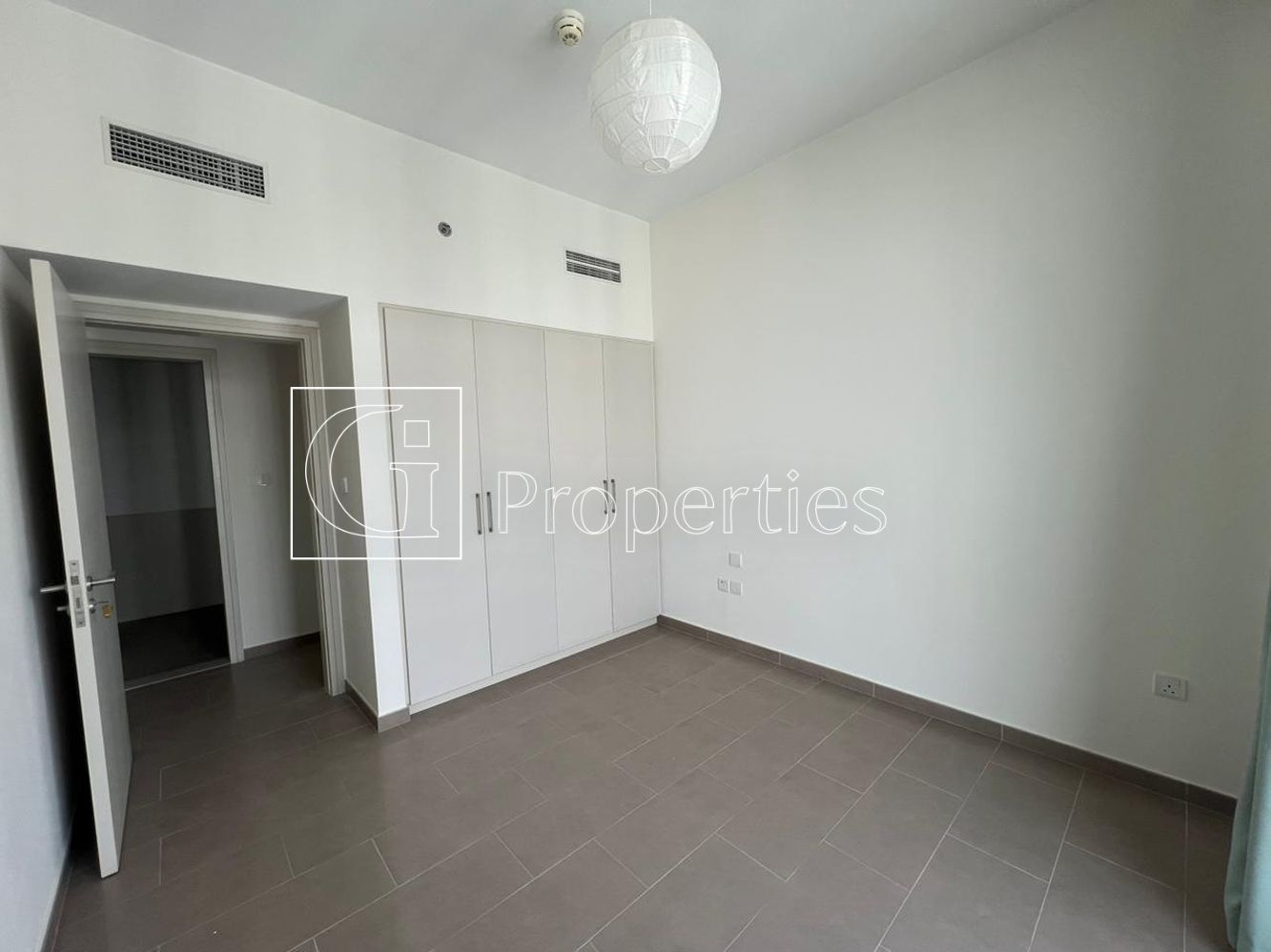 Spacious & Bright | Vacant Unit | Open to Offers - 8