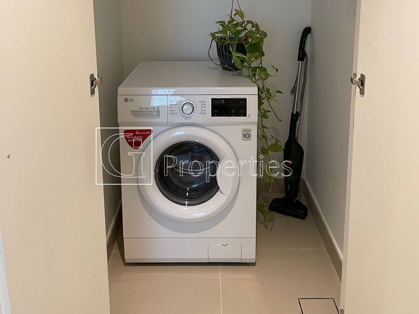 Modern 2BR | Furnished | Walk to Mall & Park - 10
