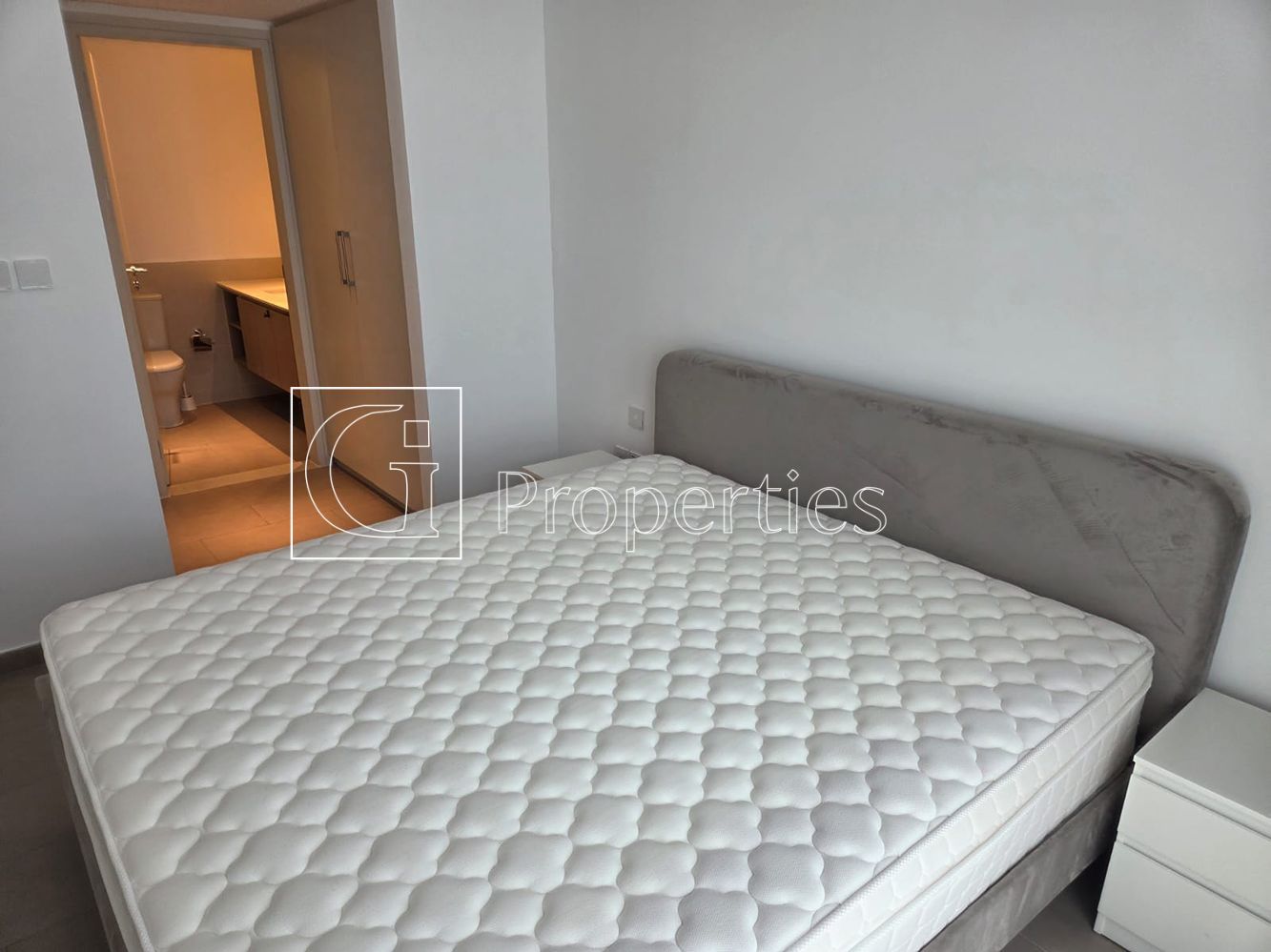Furnished 2BR | Walk to Mall & Park - 9