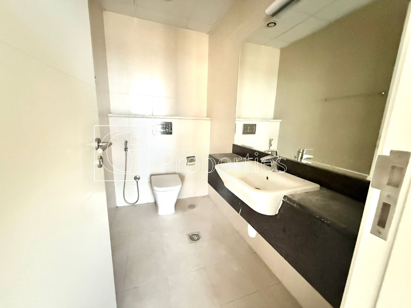 Below OP | Facing Pool View | High Floor - 9