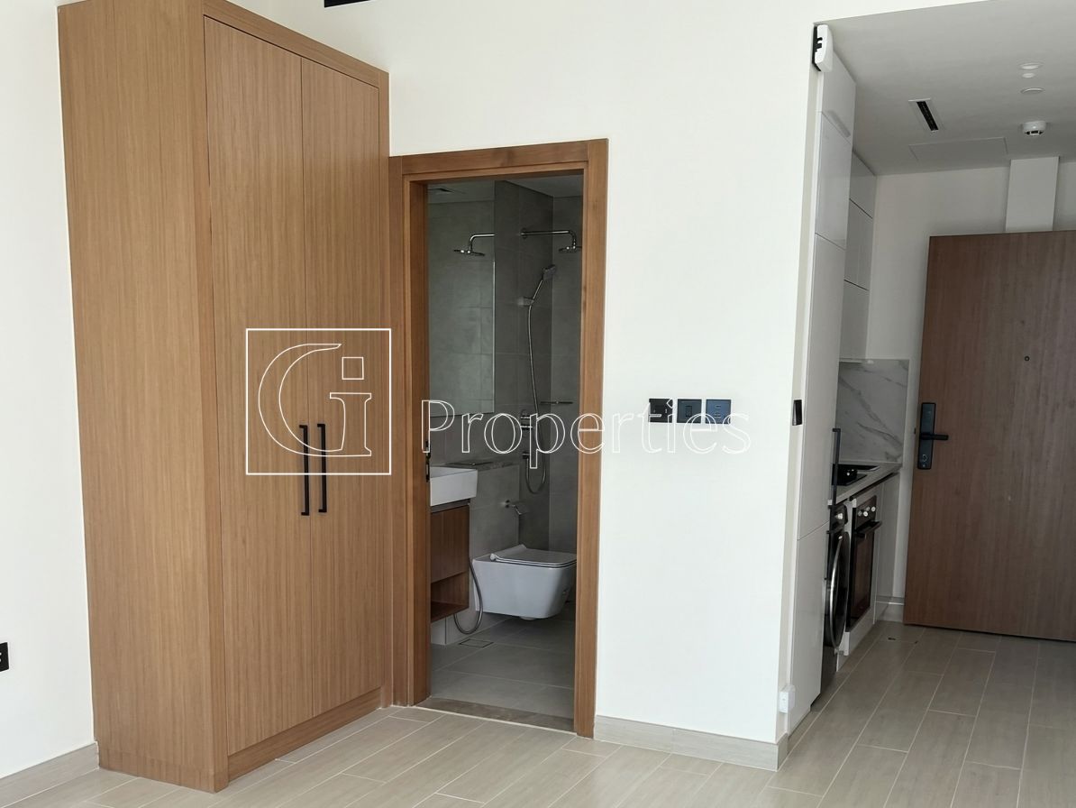 Ready to Move | Prime Layout | On High Floor - 3