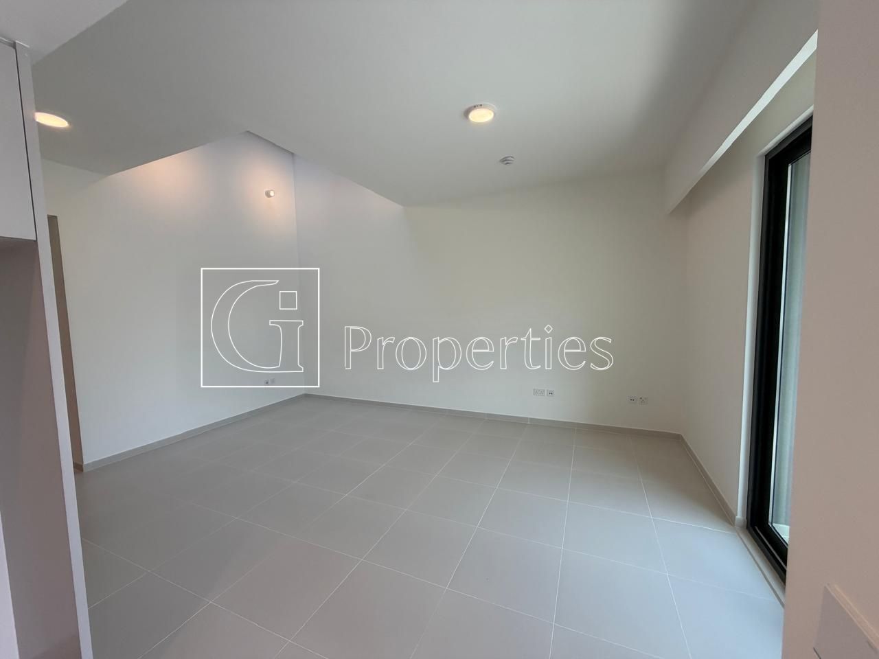 Duplex  | Prime Location | Ready to Move - 4