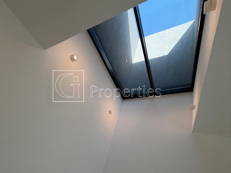 Duplex  | Prime Location | Ready to Move - 16