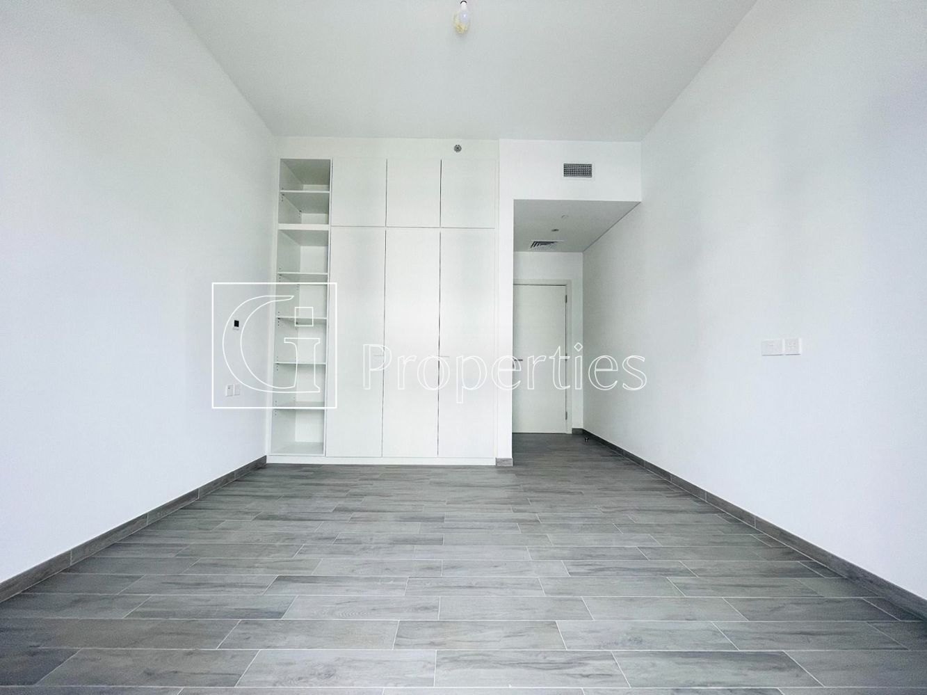 Pool-Facing 1BR | Prime Location | Best Price - 4