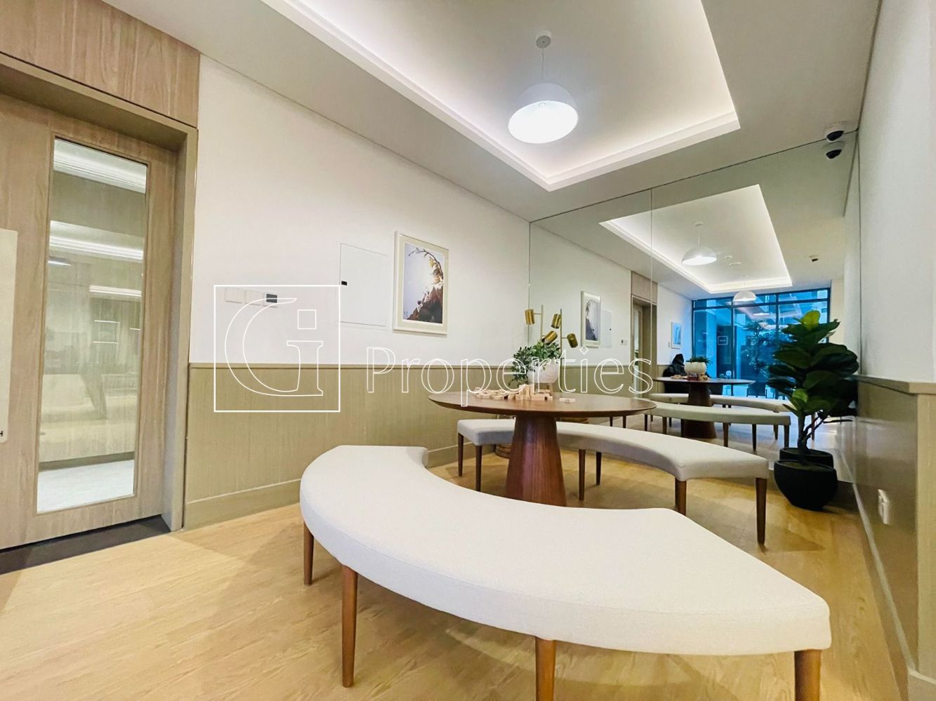 Pool-Facing 1BR | Prime Location | Best Price - 10