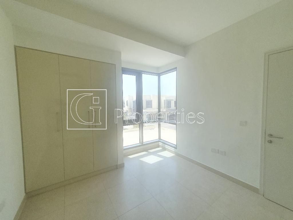 Spacious Layout| Garden Views| Landscaped - 7
