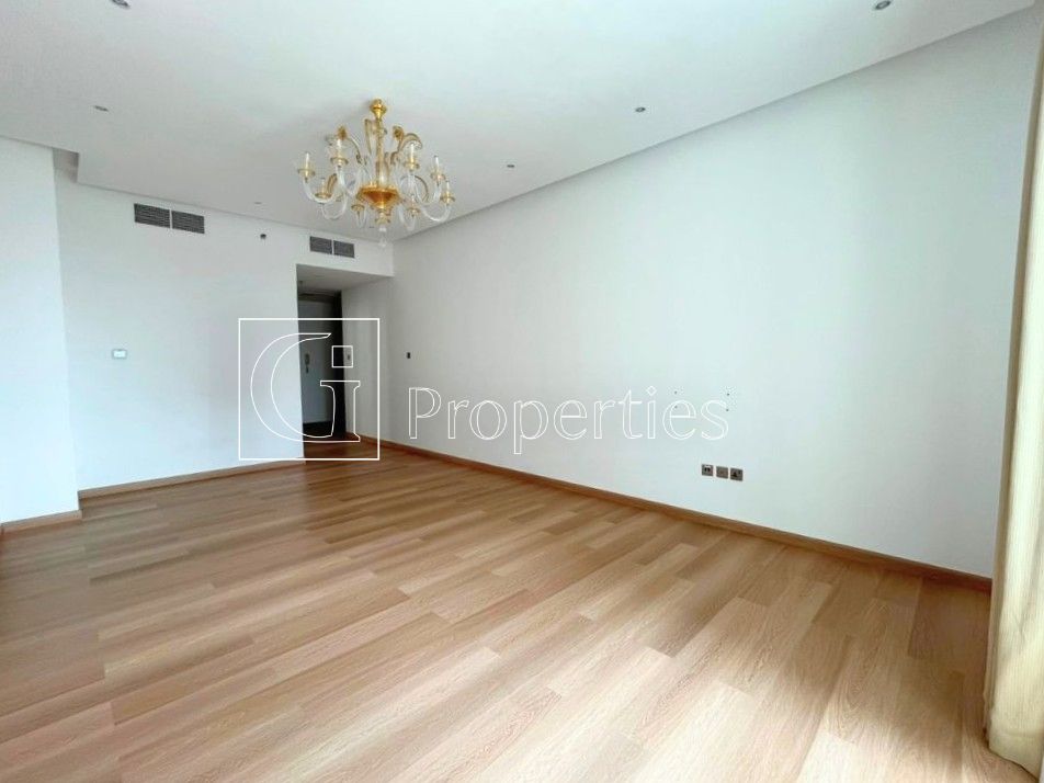 Upgraded | Spacious| Fitted Kitchen | Vacant - 2