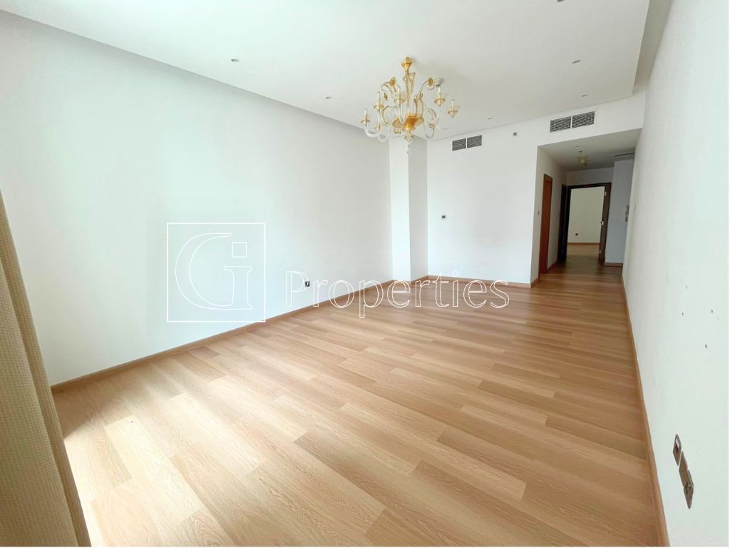 Upgraded | Spacious| Fitted Kitchen | Vacant - 3