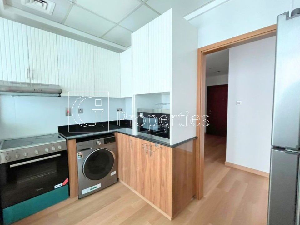 Upgraded | Spacious| Fitted Kitchen | Vacant - 5