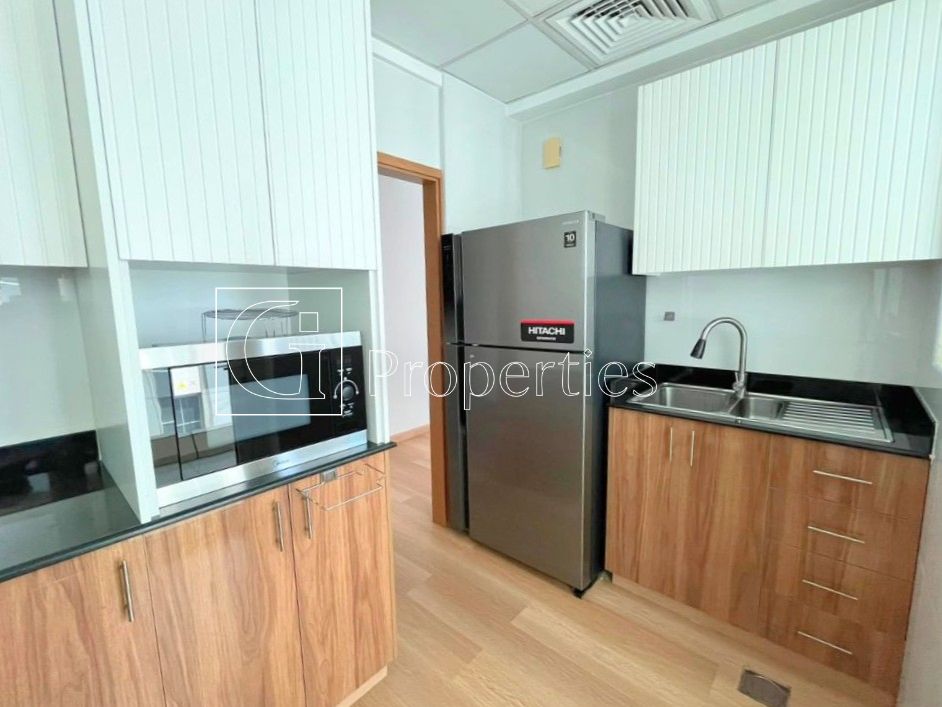 Upgraded | Spacious| Fitted Kitchen | Vacant - 6