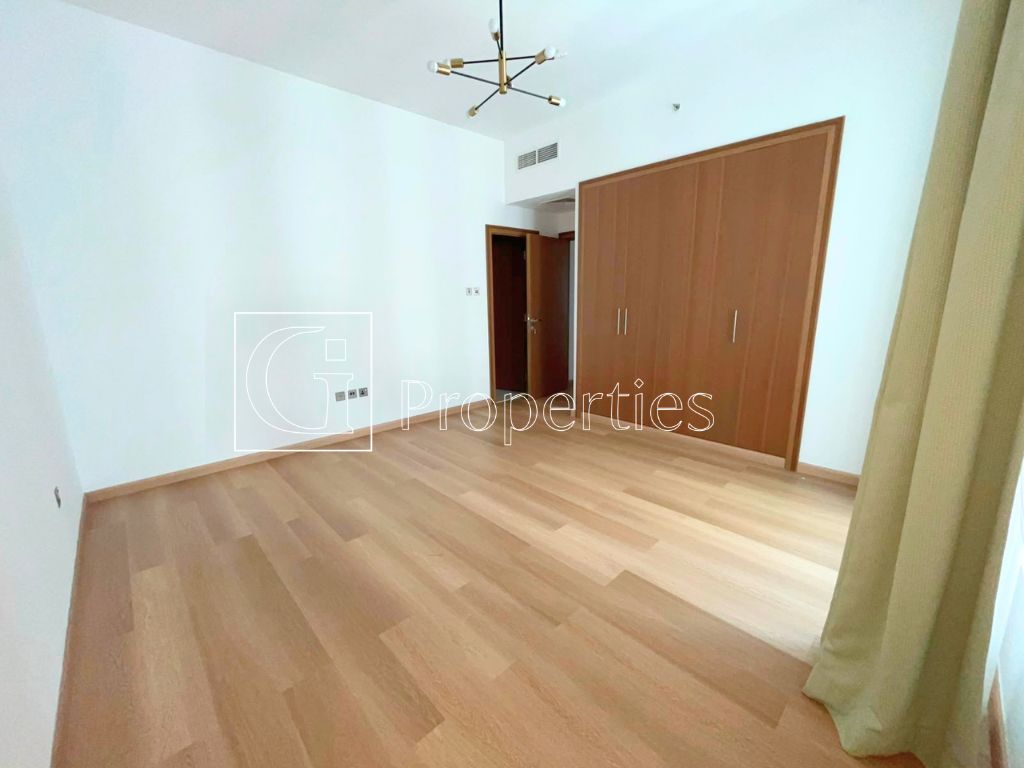 Upgraded | Spacious| Fitted Kitchen | Vacant - 7