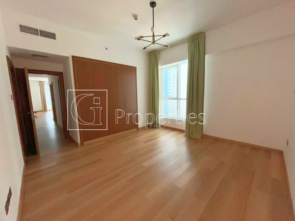 Upgraded | Spacious| Fitted Kitchen | Vacant - 8