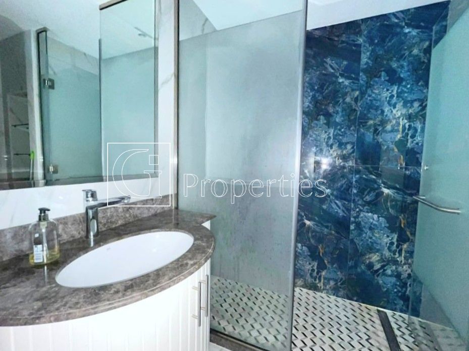 Upgraded | Spacious| Fitted Kitchen | Vacant - 13