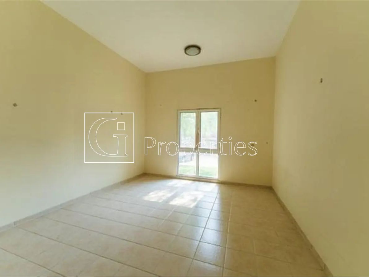Vacant | Ready to move in | Spacious Studio - 6