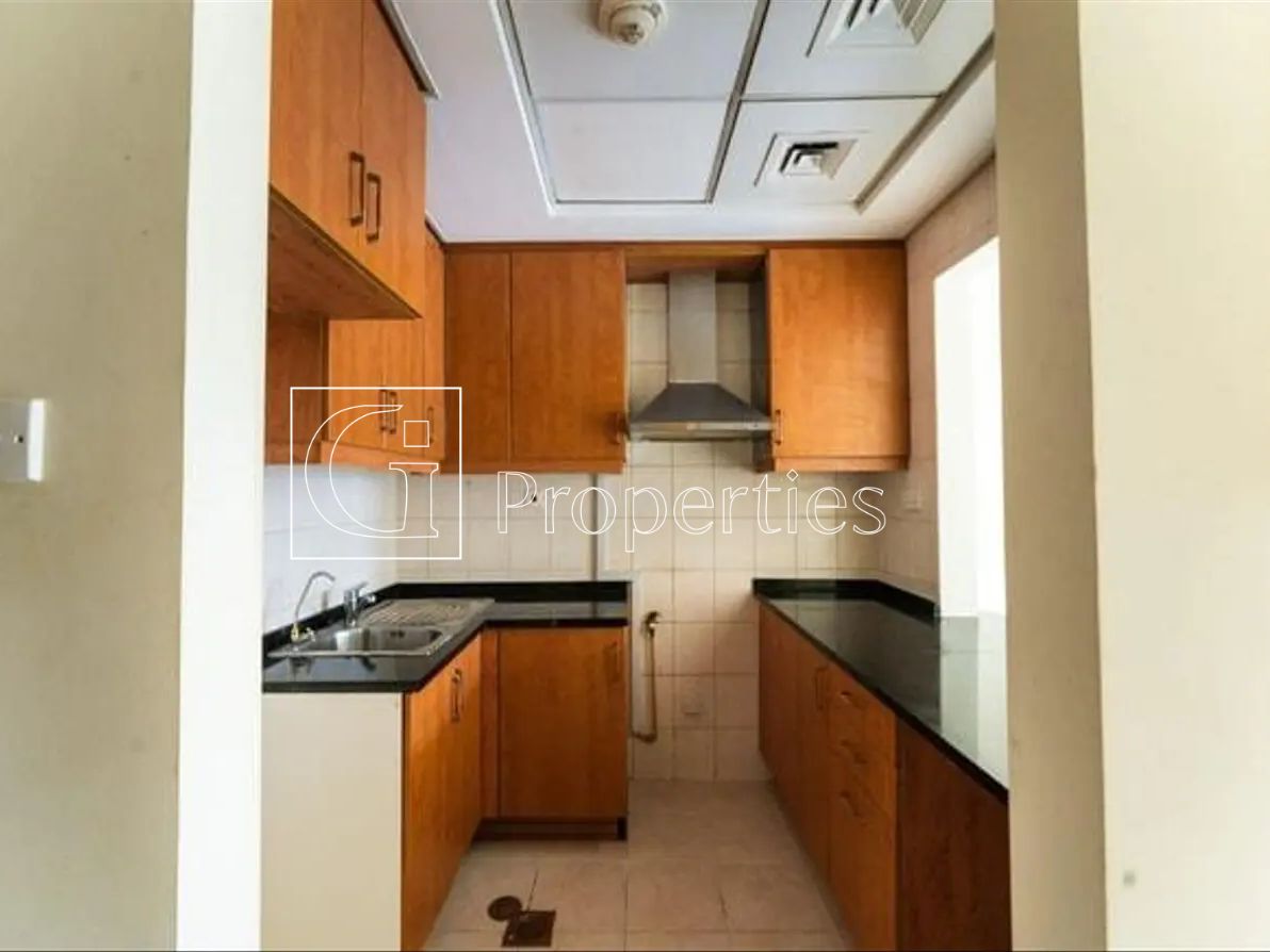 Vacant | Ready to move in | Spacious Studio - 7