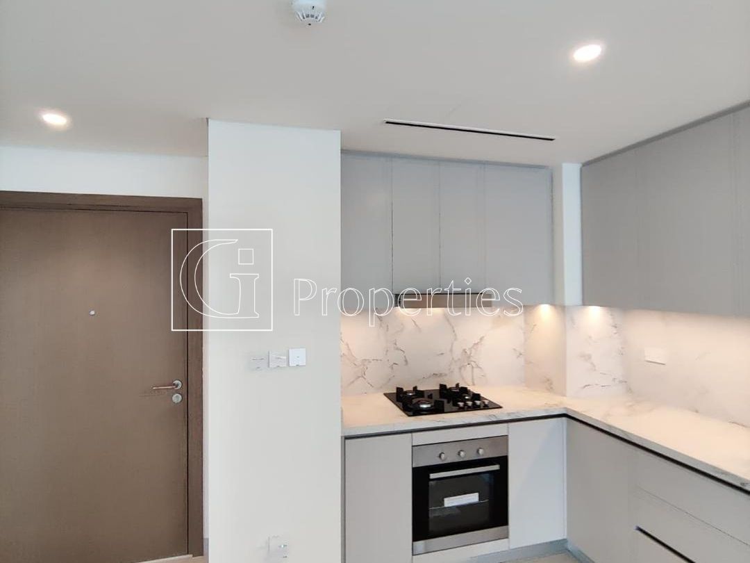Beachfront | Unfurnished | Vacant | Ready to Move - 4