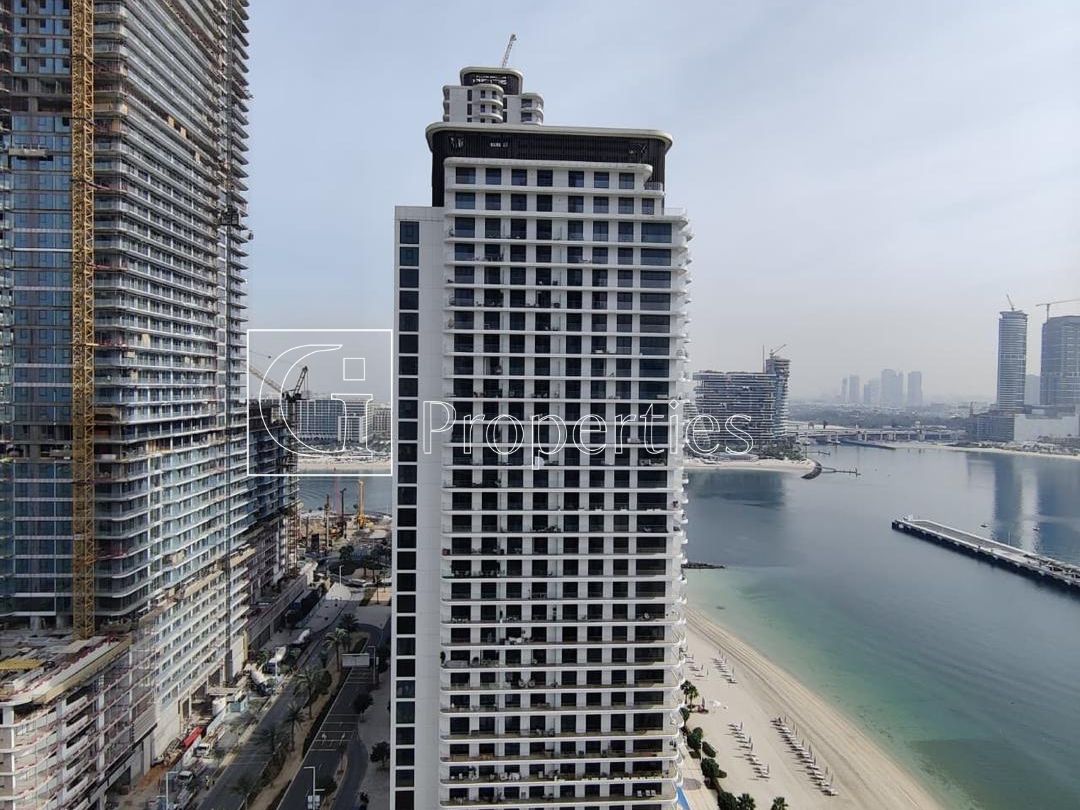 Beachfront | Unfurnished | Vacant | Ready to Move - 11