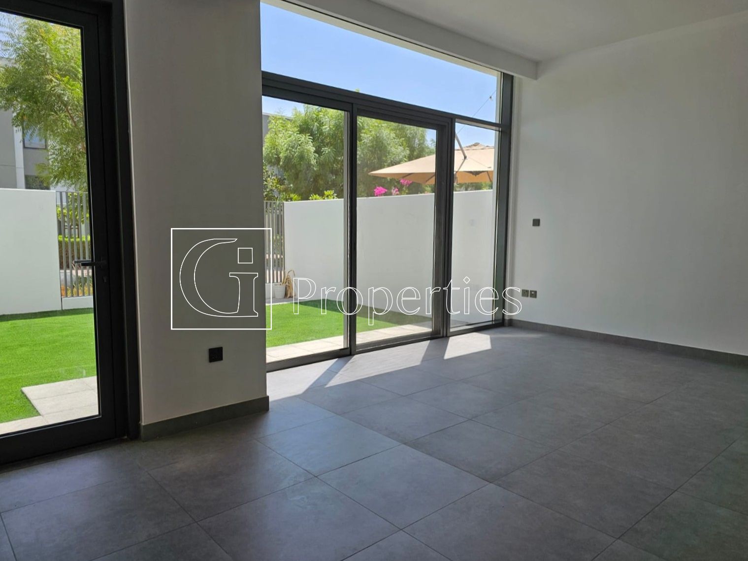 Facing Park View | Single Row | Vacant - 3