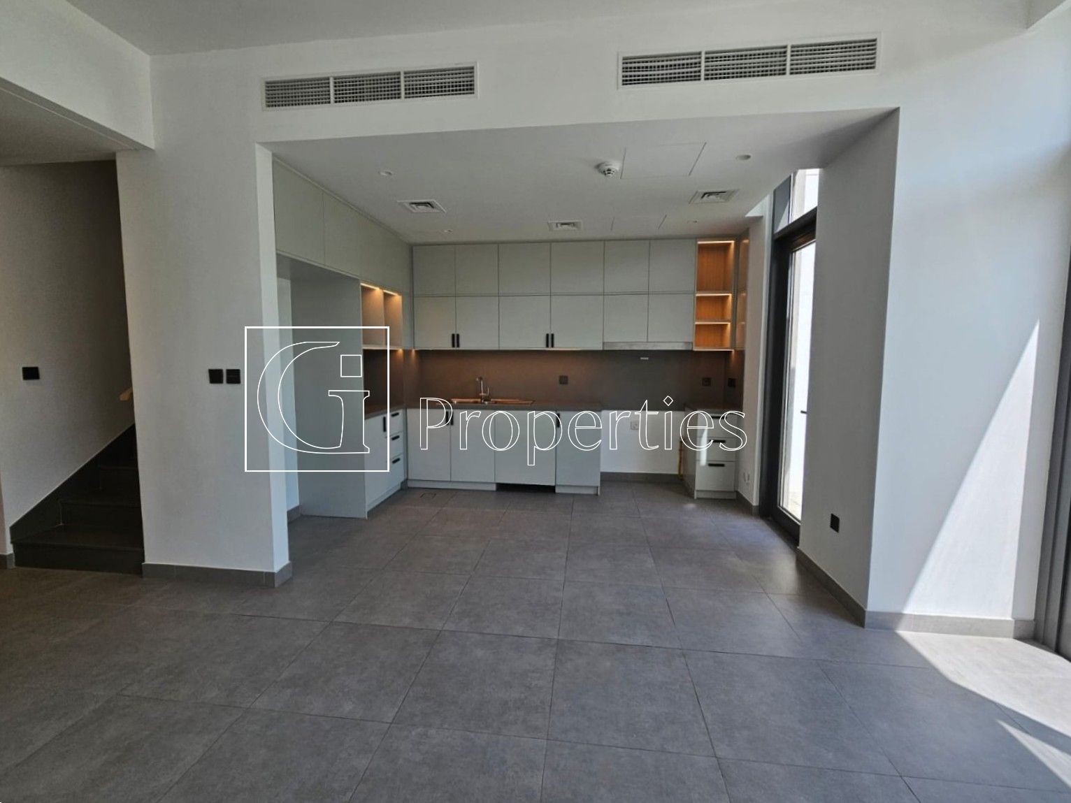 Facing Park View | Single Row | Vacant - 4