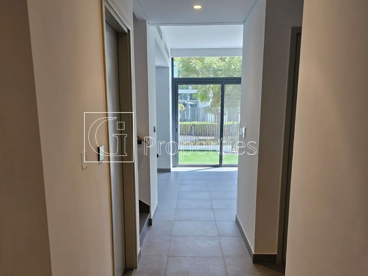 Facing Park View | Single Row | Vacant - 6