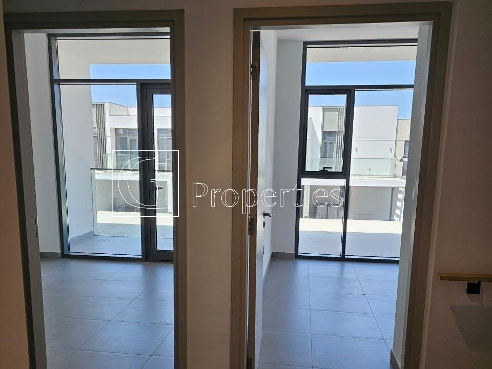 Facing Park View | Single Row | Vacant - 7