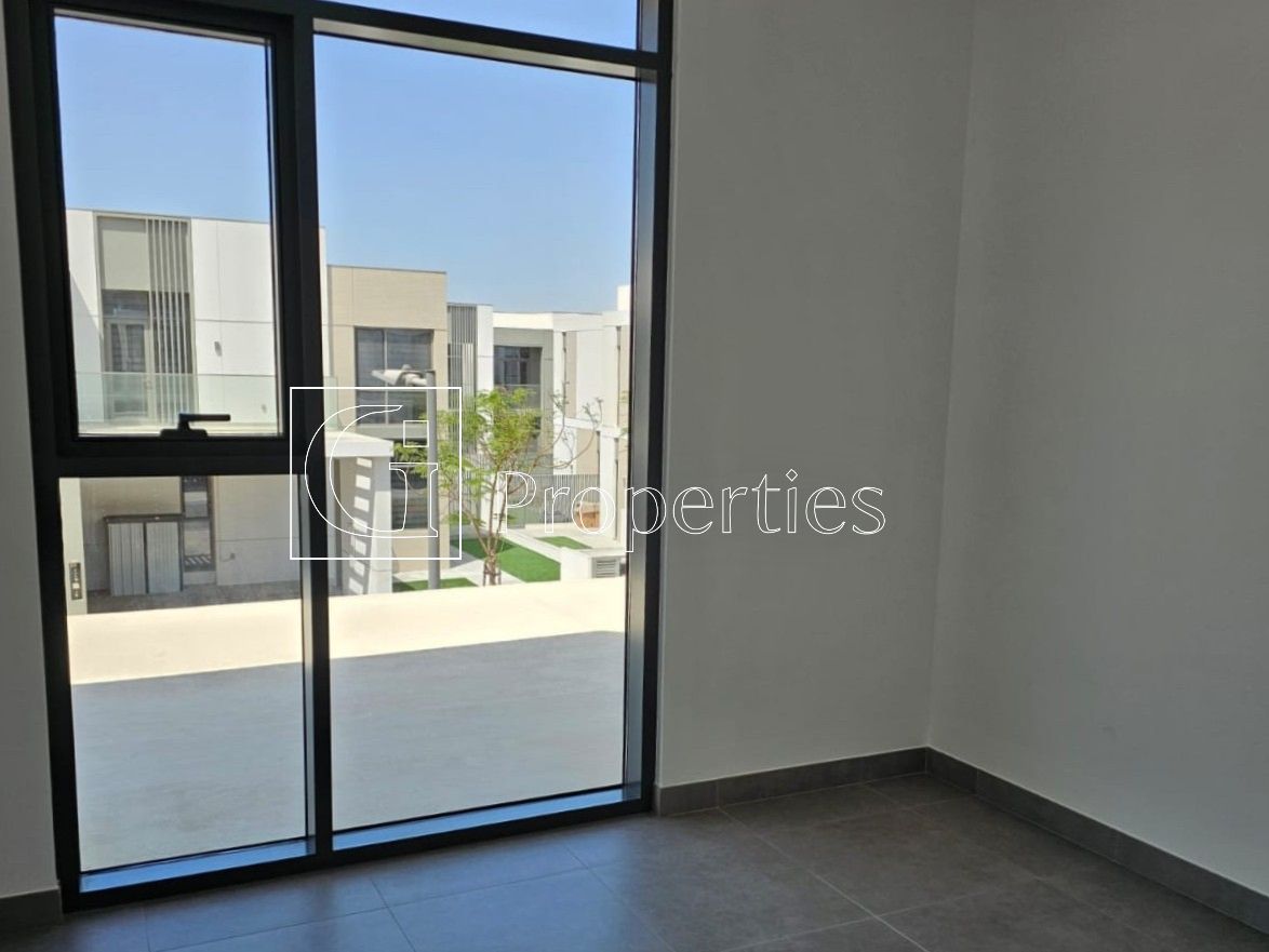 Facing Park View | Single Row | Vacant - 8