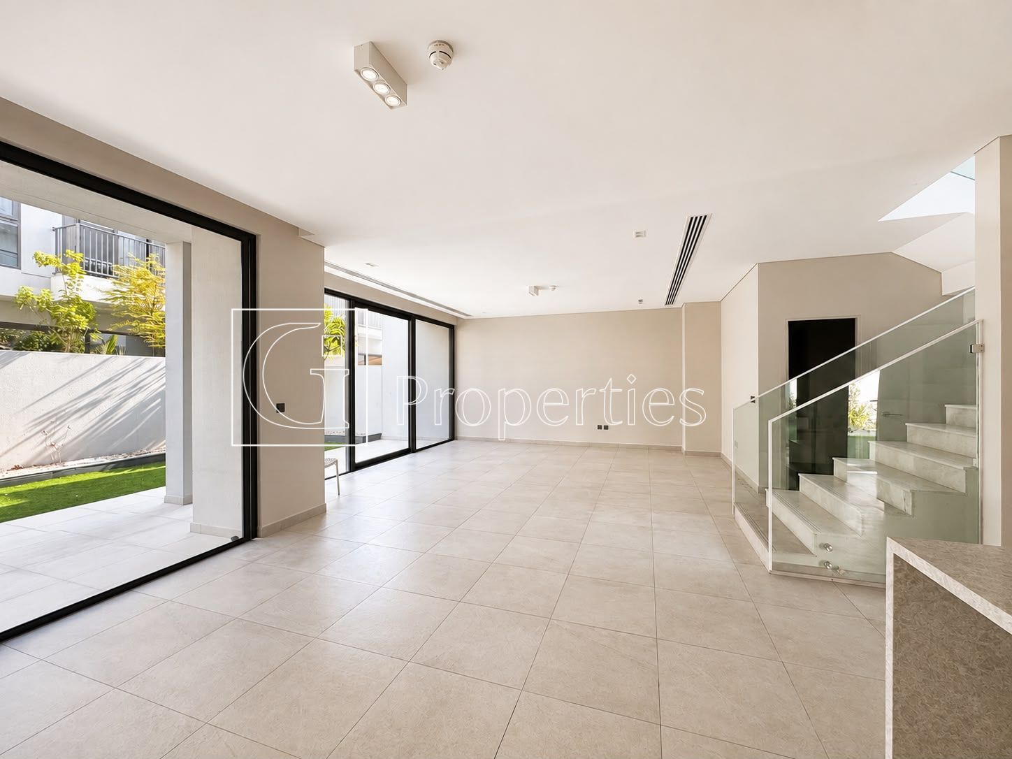 Corner Unit | Landscaped Garden | Prime Location - 2
