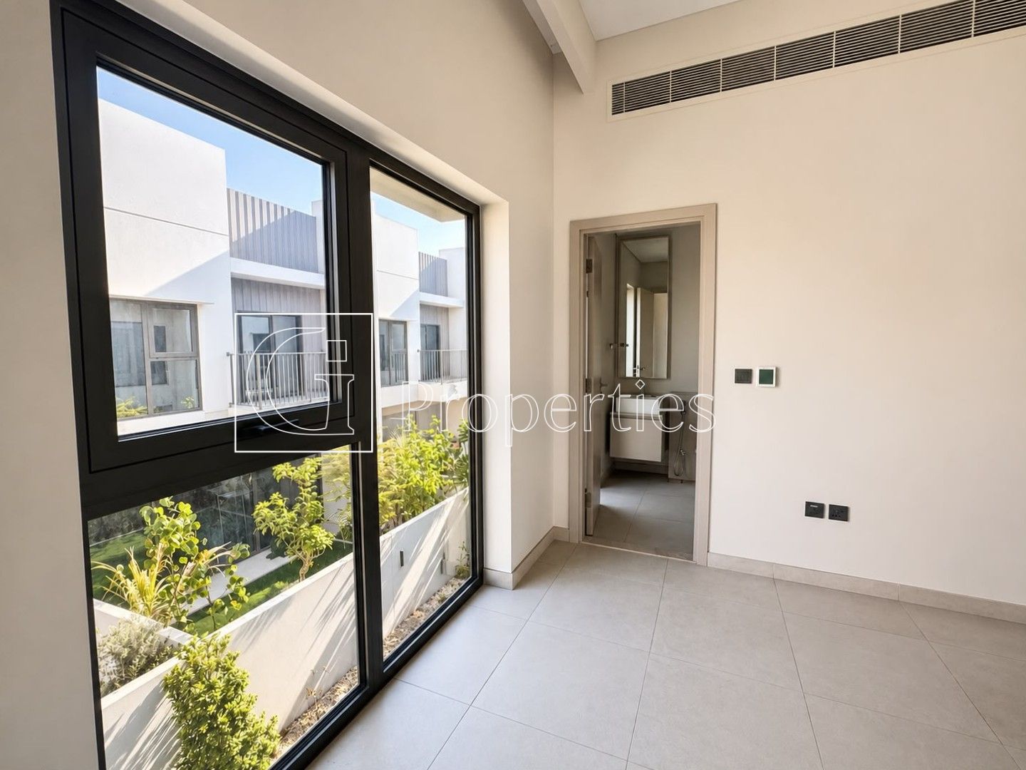 Corner Unit | Landscaped Garden | Prime Location - 8