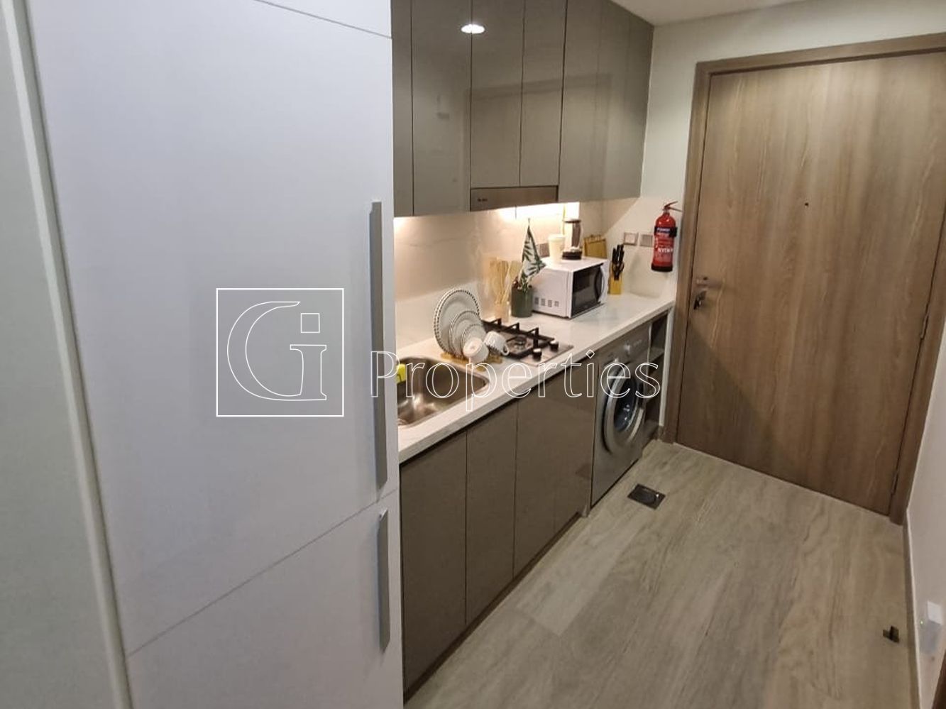 Furnished Studio | Boulevard View | 4 Cheques - 8