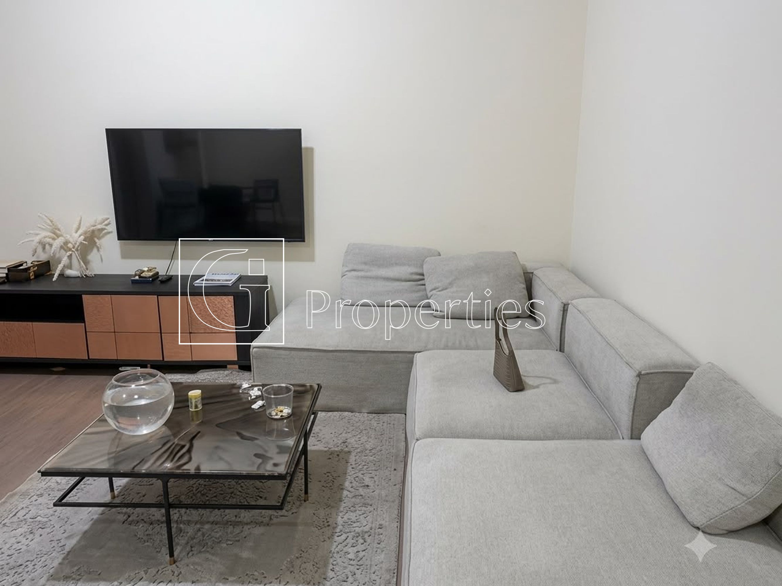 Fully furnishes | Spacious Layout | Closed Kitchen - 1