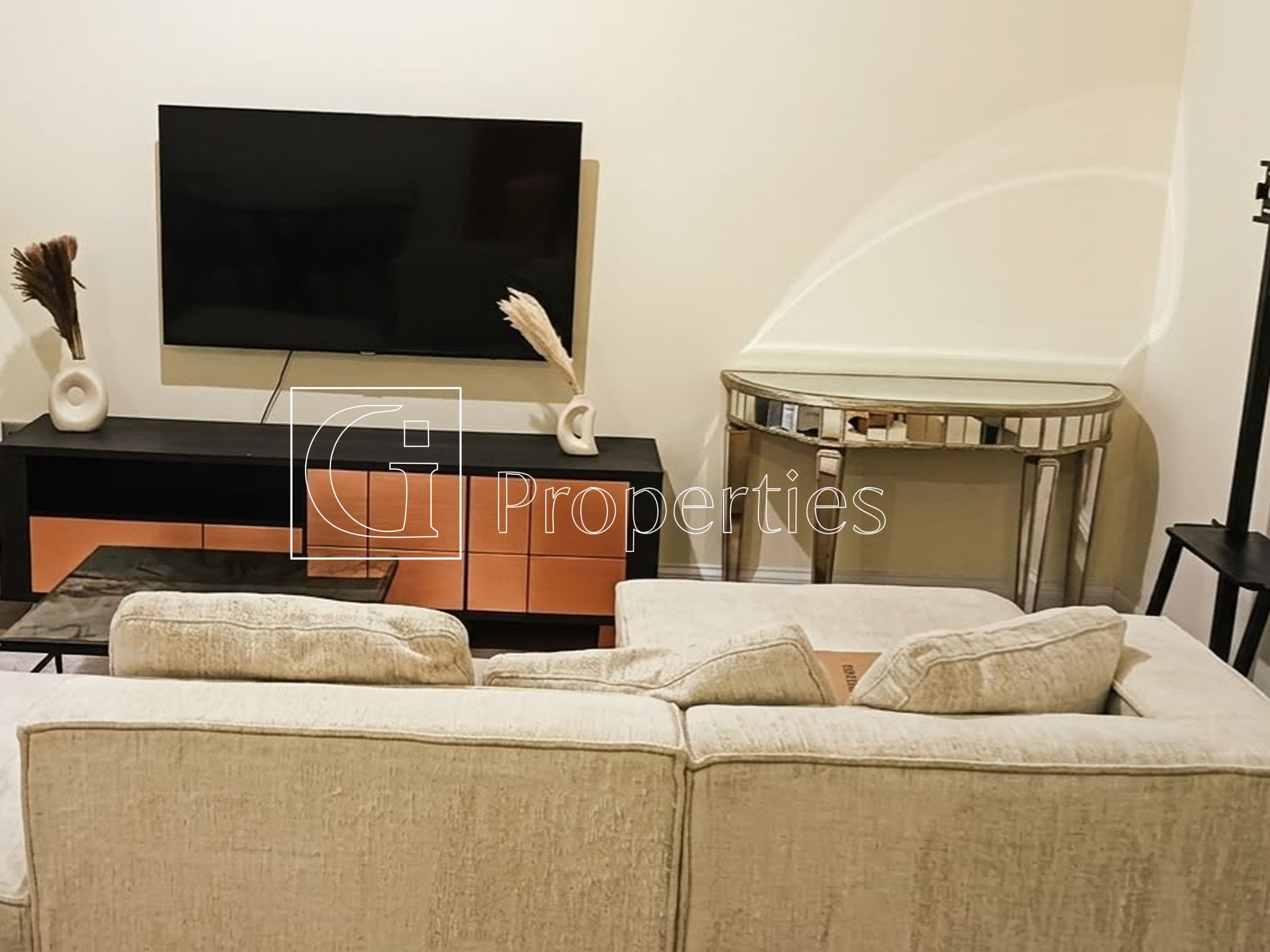 Fully furnishes | Spacious Layout | Closed Kitchen - 2