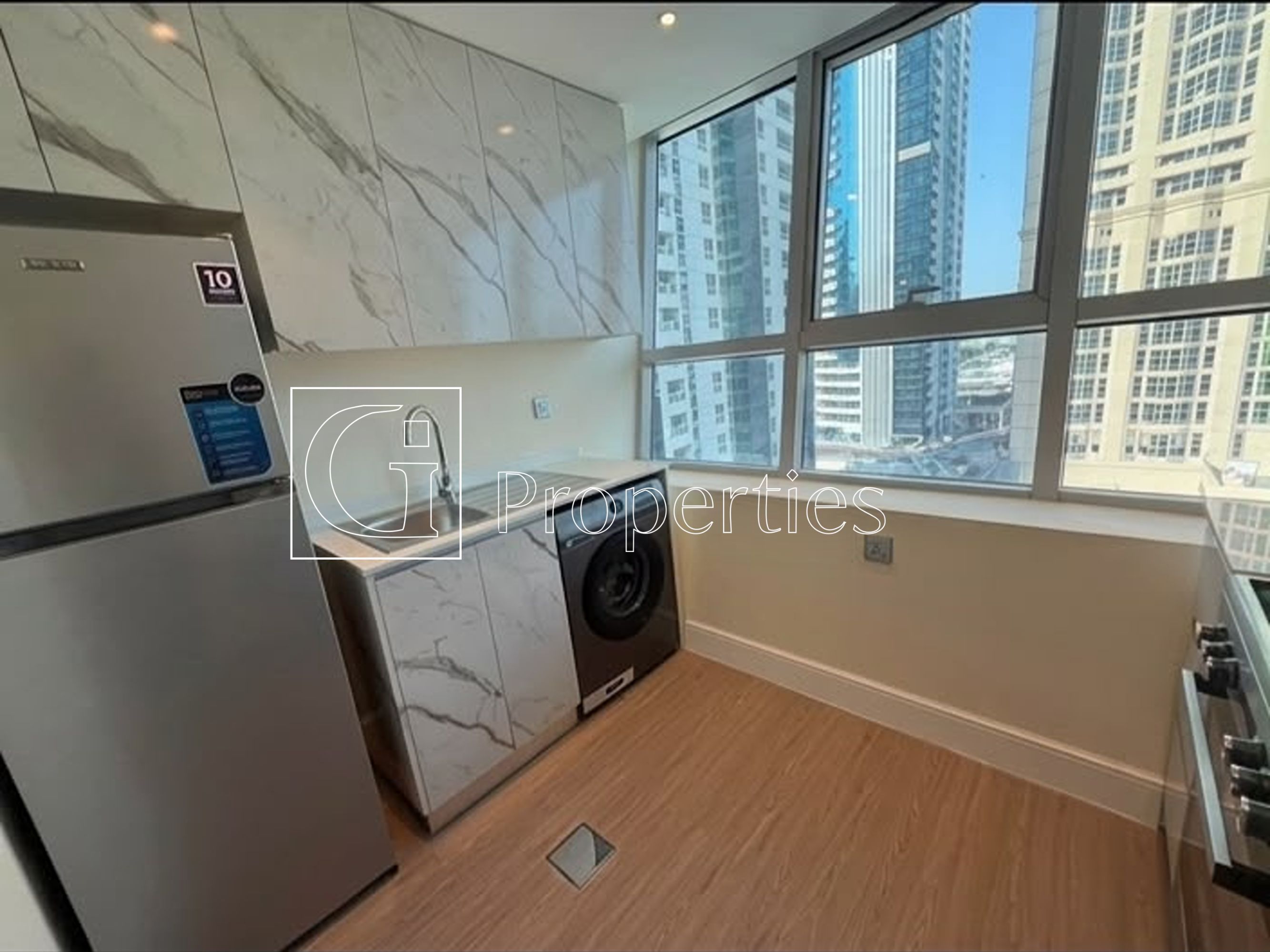Fully furnishes | Spacious Layout | Closed Kitchen - 3