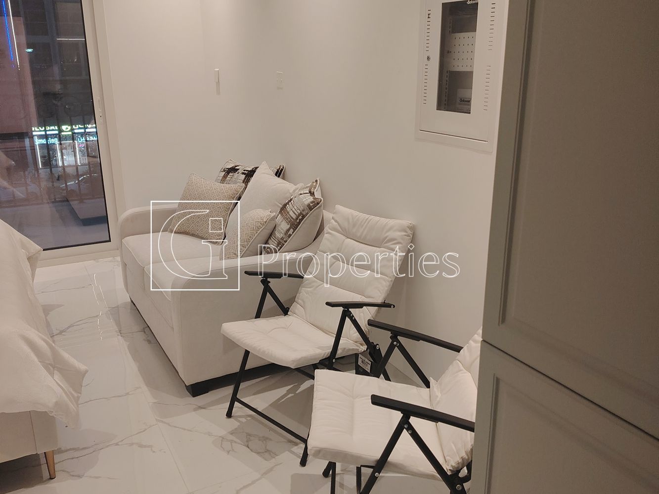 Furnished Studio | Boulevard View | Up to 12 Chqs - 2