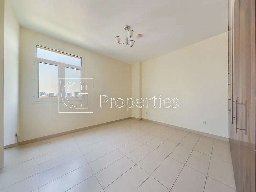 Unfurnished | High Floor | 1Minute walk from Metro - 5