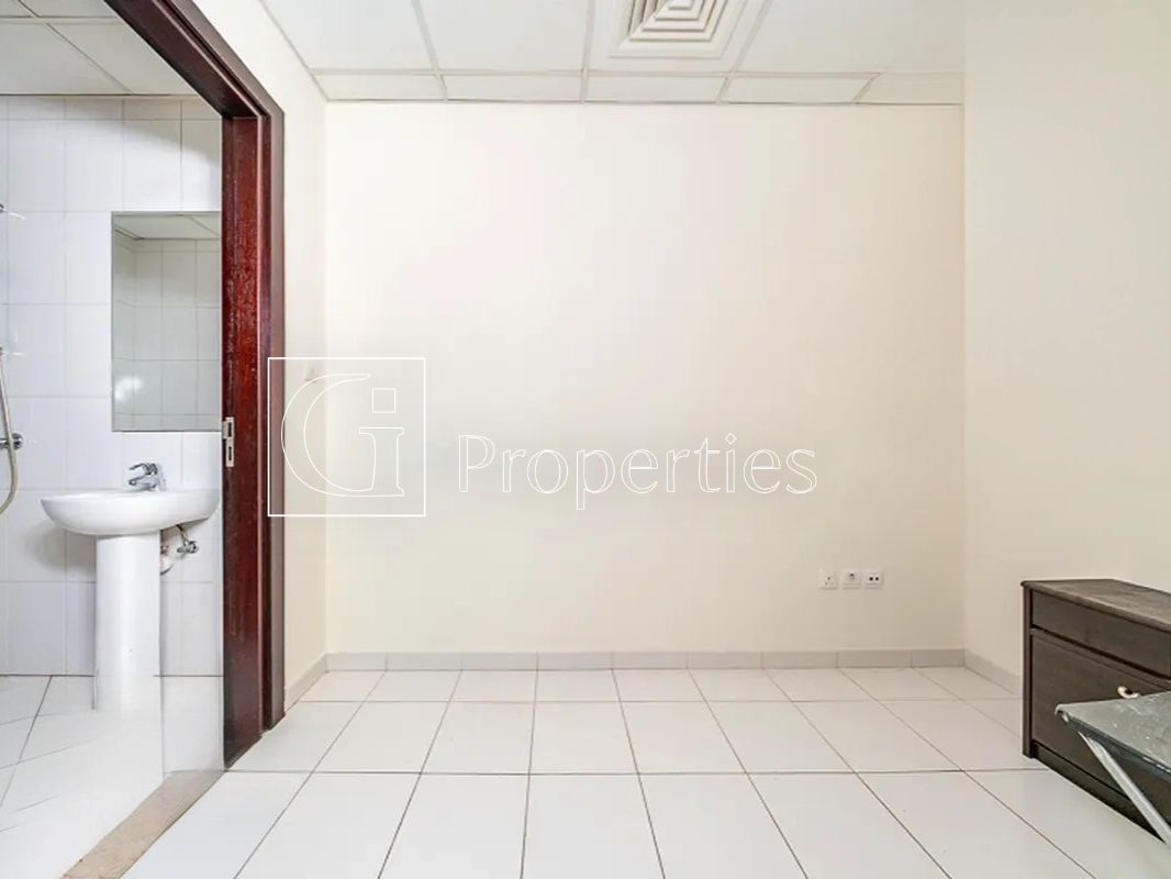 Unfurnished | High Floor | 1Minute walk from Metro - 10